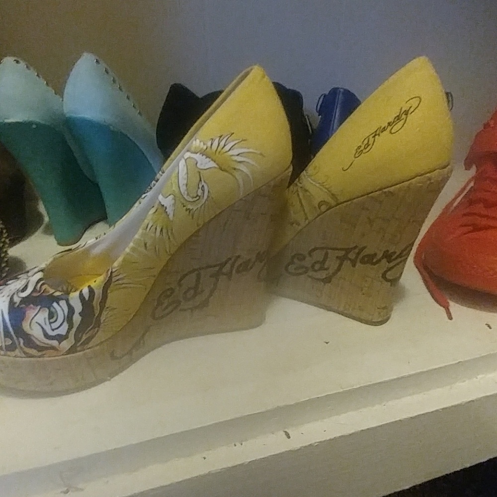 Shoes - Picture 2 of 4